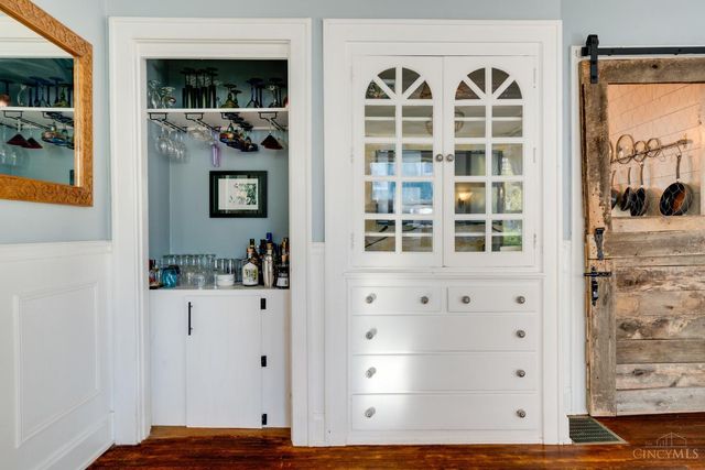 6201 Cambridge Avenue, Cincinnati, OH 45230