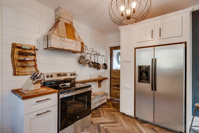 6201 Cambridge Avenue, Cincinnati, OH 45230