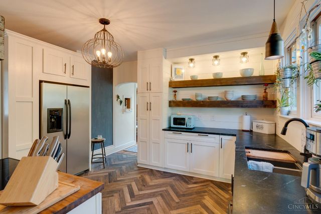 6201 Cambridge Avenue, Cincinnati, OH 45230