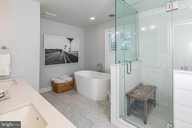 111 LANING AVE, Pennington, NJ 08534