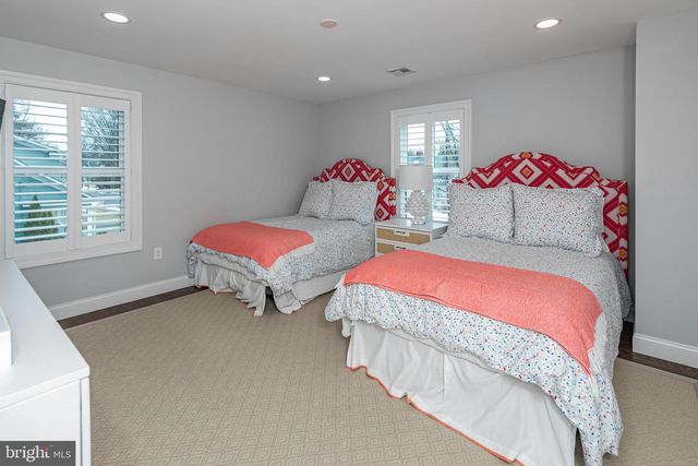 111 LANING AVE, Pennington, NJ 08534