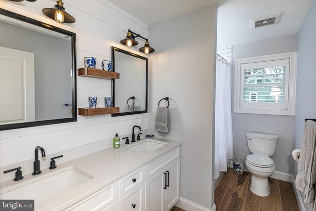 111 LANING AVE, Pennington, NJ 08534