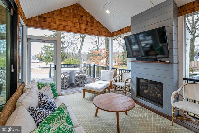 111 LANING AVE, Pennington, NJ 08534