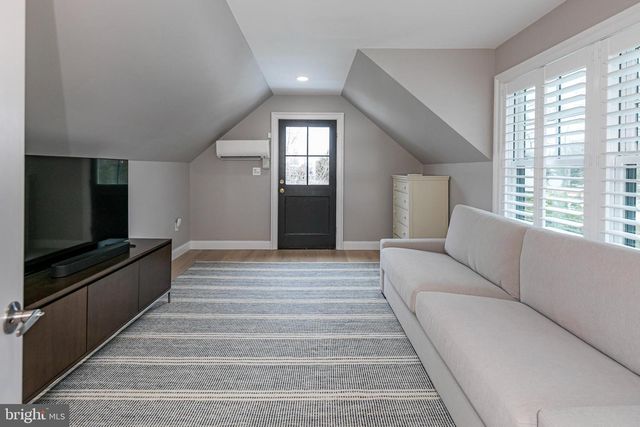 111 LANING AVE, Pennington, NJ 08534