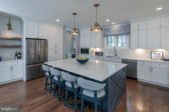 111 LANING AVE, Pennington, NJ 08534