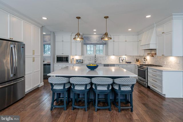 111 LANING AVE, Pennington, NJ 08534