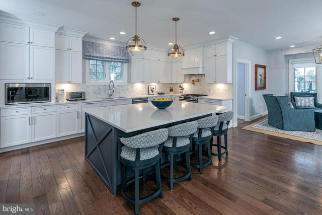 111 LANING AVE, Pennington, NJ 08534