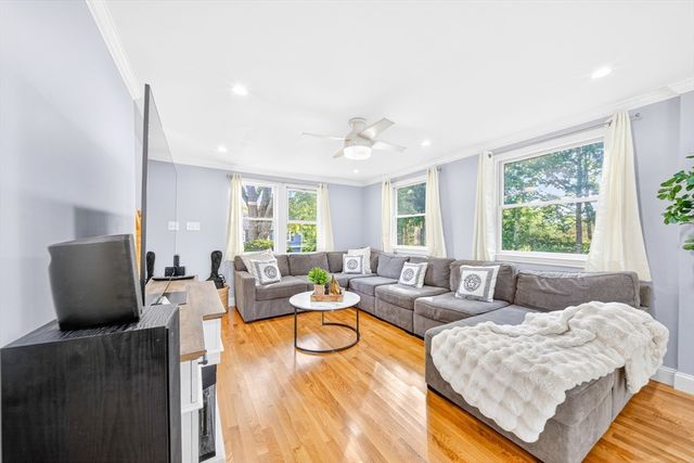 74 Rhinecliff St, Arlington, MA 02476