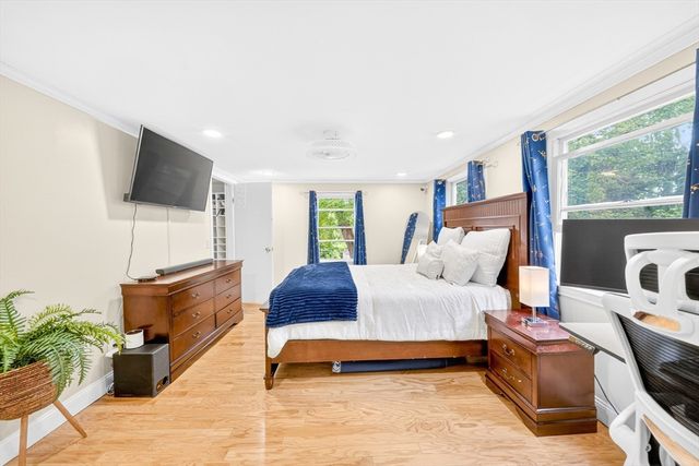 74 Rhinecliff St, Arlington, MA 02476