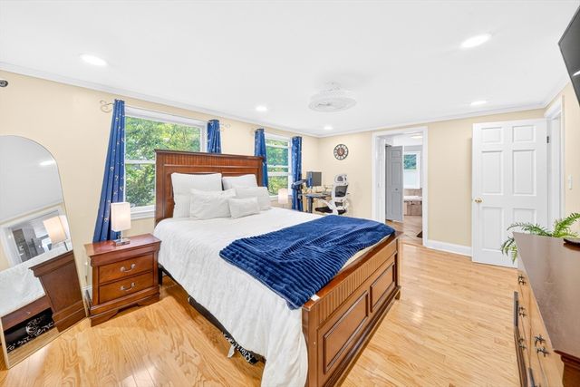 74 Rhinecliff St, Arlington, MA 02476