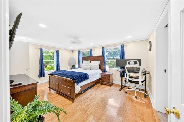 74 Rhinecliff St, Arlington, MA 02476