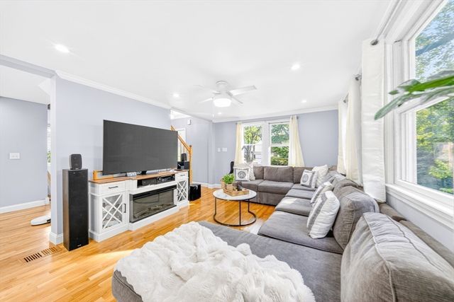 74 Rhinecliff St, Arlington, MA 02476