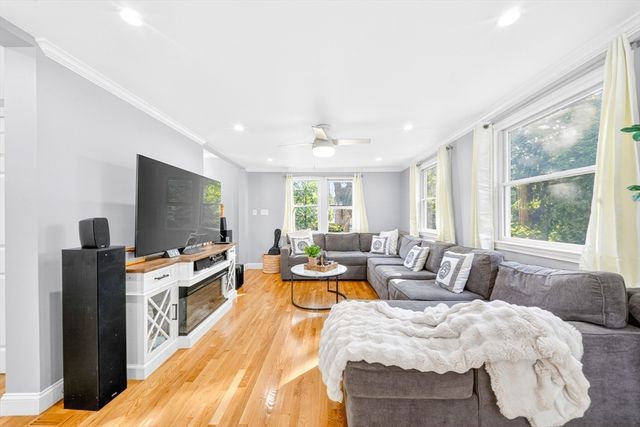 74 Rhinecliff St, Arlington, MA 02476