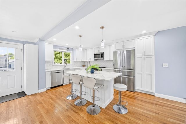 74 Rhinecliff St, Arlington, MA 02476
