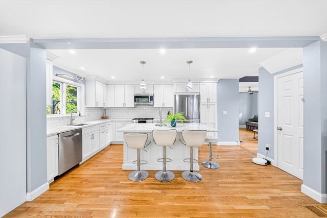 74 Rhinecliff St, Arlington, MA 02476