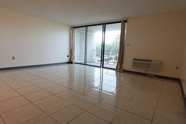 37 Skyline Drive 11, Braintree, MA 02184