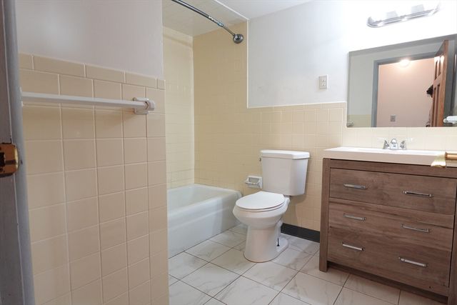 37 Skyline Drive 11, Braintree, MA 02184