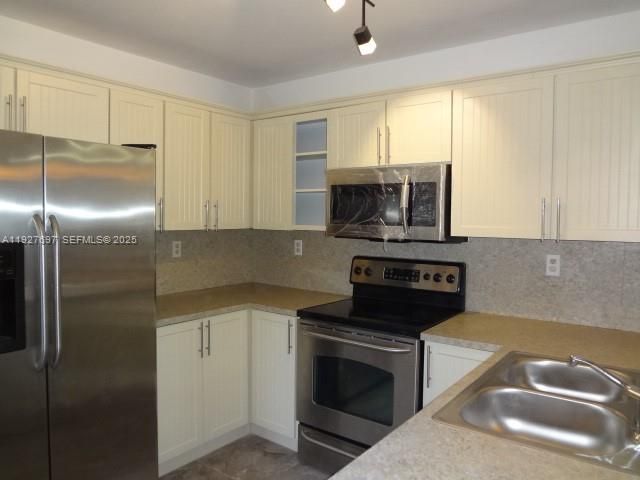 452 NE 210th Circle Ter 2037, Miami, FL 33179