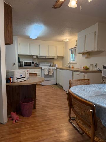 9810 Puckett Lane, Klamath Falls, OR 97601