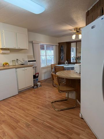 9810 Puckett Lane, Klamath Falls, OR 97601