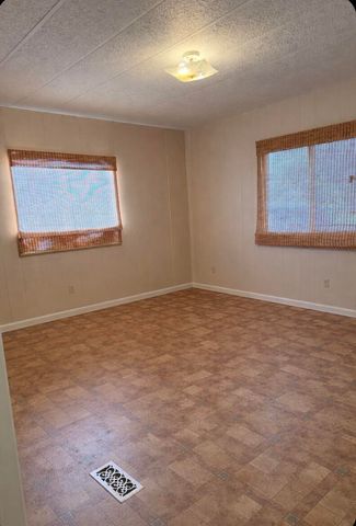 9810 Puckett Lane, Klamath Falls, OR 97601