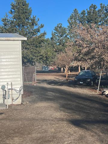 9810 Puckett Lane, Klamath Falls, OR 97601