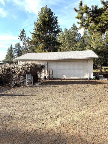 9810 Puckett Lane, Klamath Falls, OR 97601