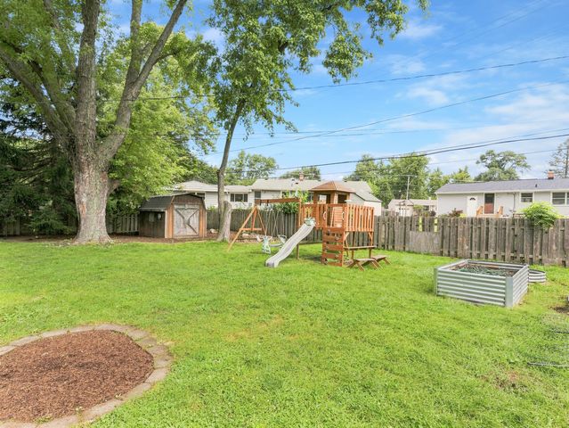 136 Park Avenue, Cary, IL 60013