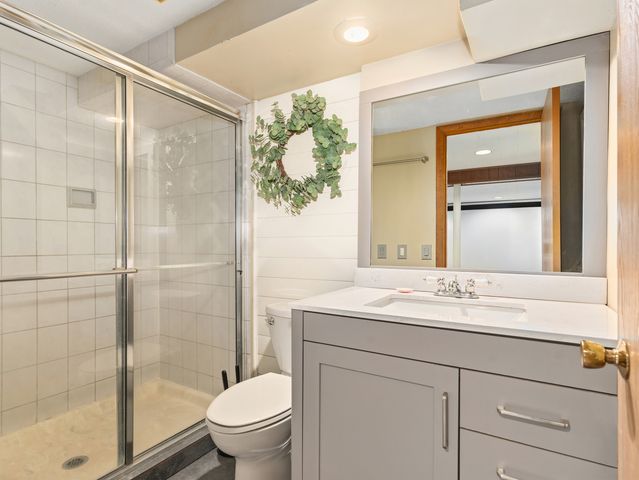 136 Park Avenue, Cary, IL 60013