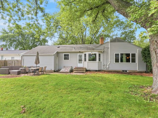 136 Park Avenue, Cary, IL 60013