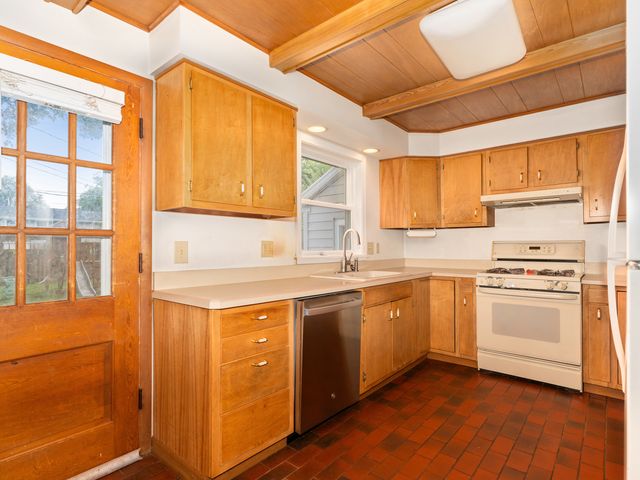136 Park Avenue, Cary, IL 60013