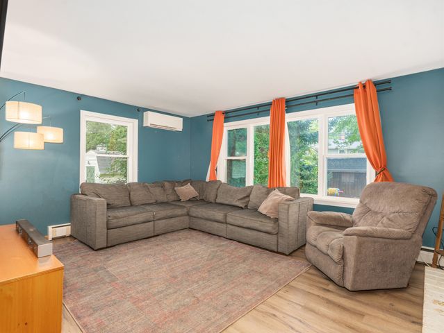136 Park Avenue, Cary, IL 60013