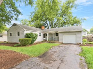 136 Park Avenue, Cary, IL 60013