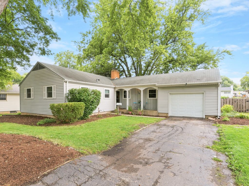 136 Park Avenue, Cary, IL 60013