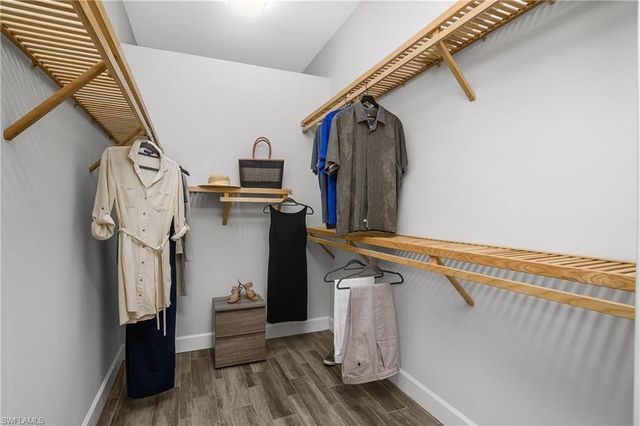 6907 Cay CT, Naples, FL 34113