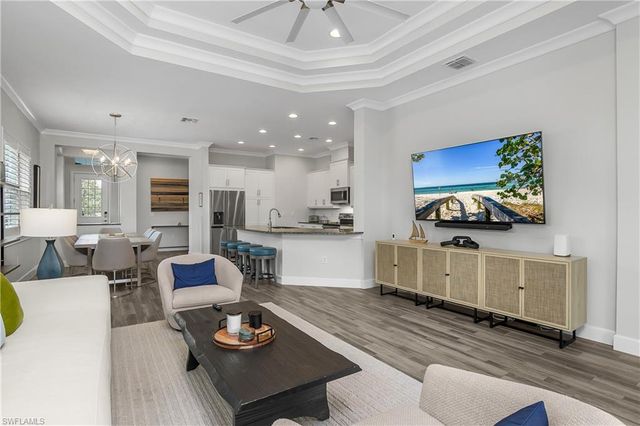 6907 Cay CT, Naples, FL 34113