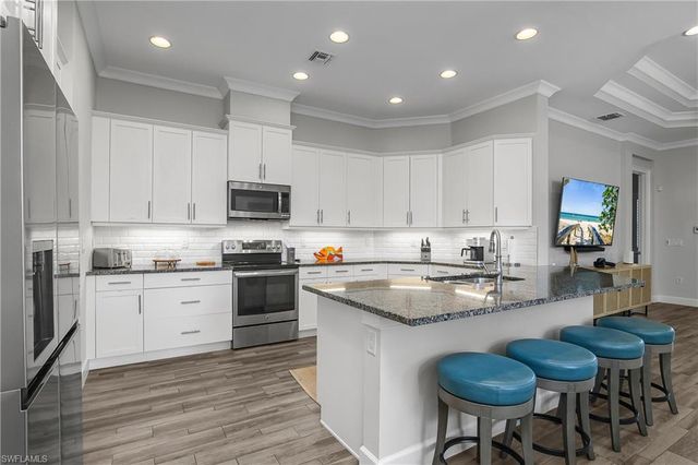 6907 Cay CT, Naples, FL 34113