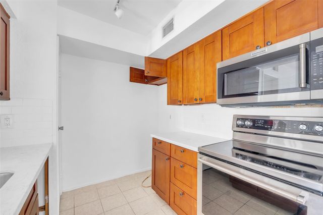 18511 Egret Bay Boulevard 502, Webster, TX 77058