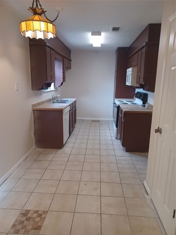 6909 Maryhill Road, Forest Hill, TX 76140