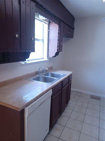 6909 Maryhill Road, Forest Hill, TX 76140