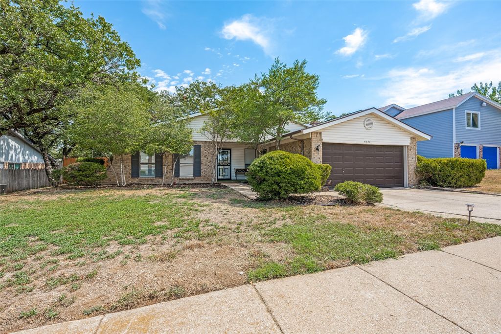 4237 Glen Springs Drive, Arlington, TX 76016 — exterior