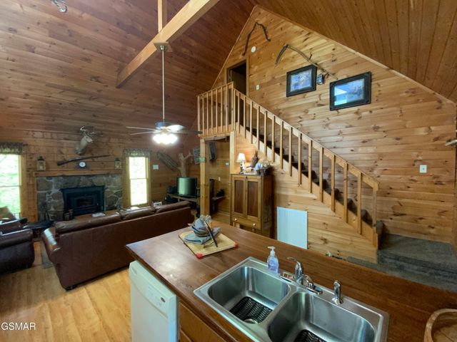 1708 Parkway View Court, Sevierville, TN 37876