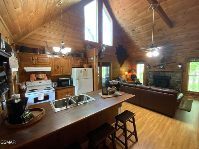 1708 Parkway View Court, Sevierville, TN 37876