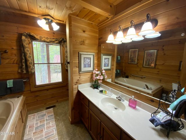 1708 Parkway View Court, Sevierville, TN 37876