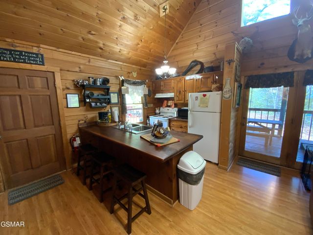 1708 Parkway View Court, Sevierville, TN 37876