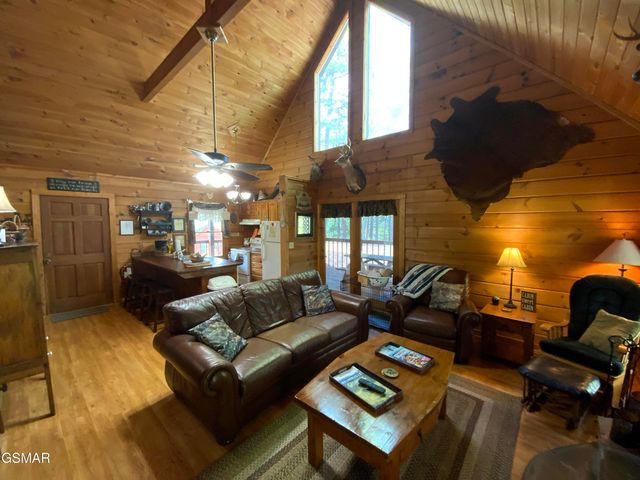 1708 Parkway View Court, Sevierville, TN 37876