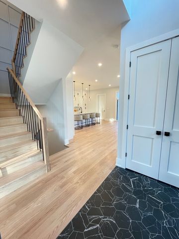 7301 N Oriole Avenue, Chicago, IL 60631