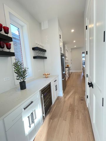 7301 N Oriole Avenue, Chicago, IL 60631