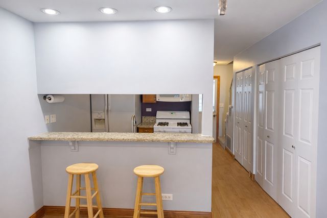 2624 Prairieview Lane S, Aurora, IL 60502