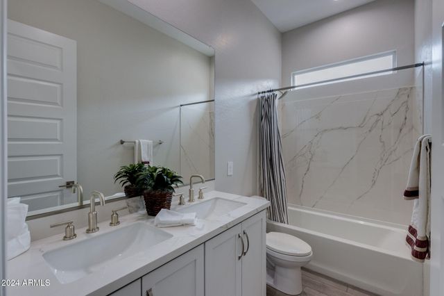 10476 W Harmony Lane, Peoria, AZ 85382